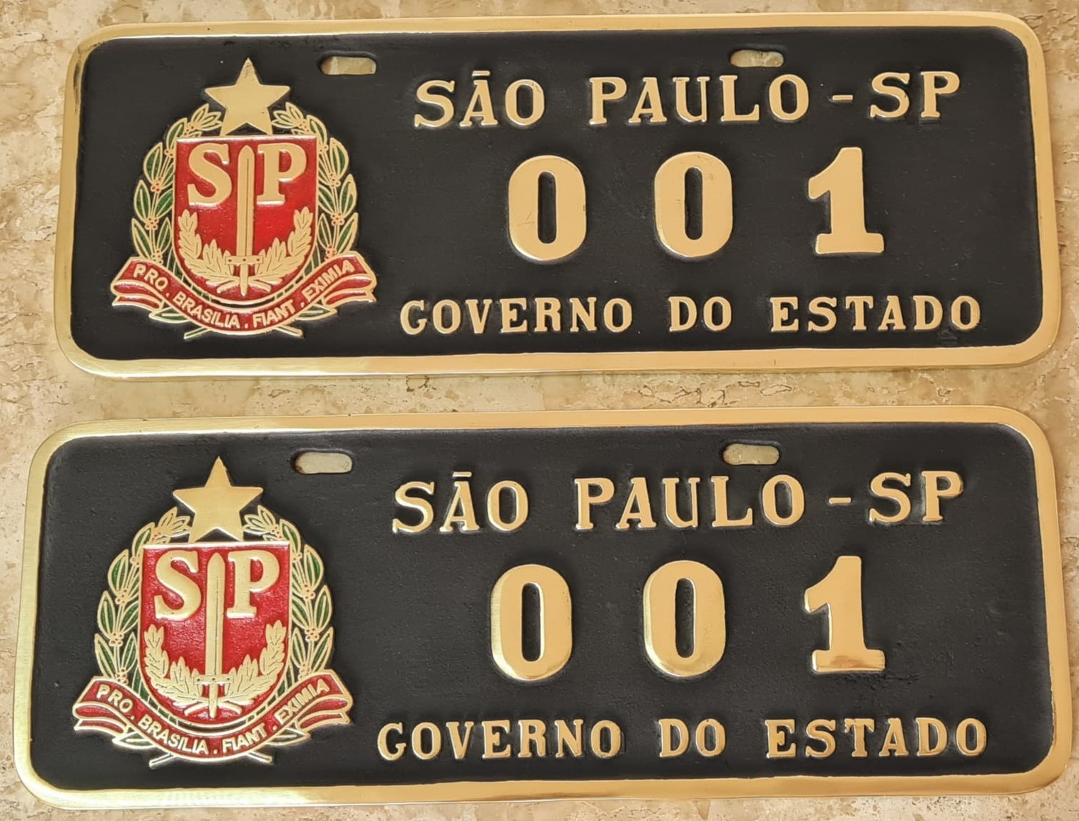 PLACA DE CARRO OFICIAL EM BRONZE FUNDIDO